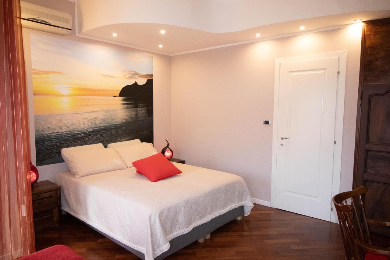 La Casa Di Adele Cagliari B&B Екстериор снимка
