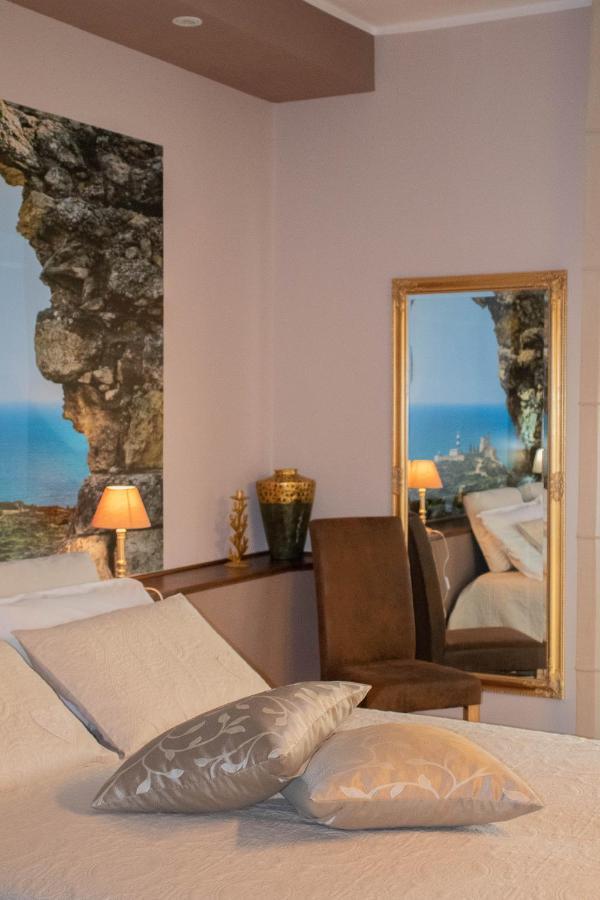 La Casa Di Adele Cagliari B&B Екстериор снимка